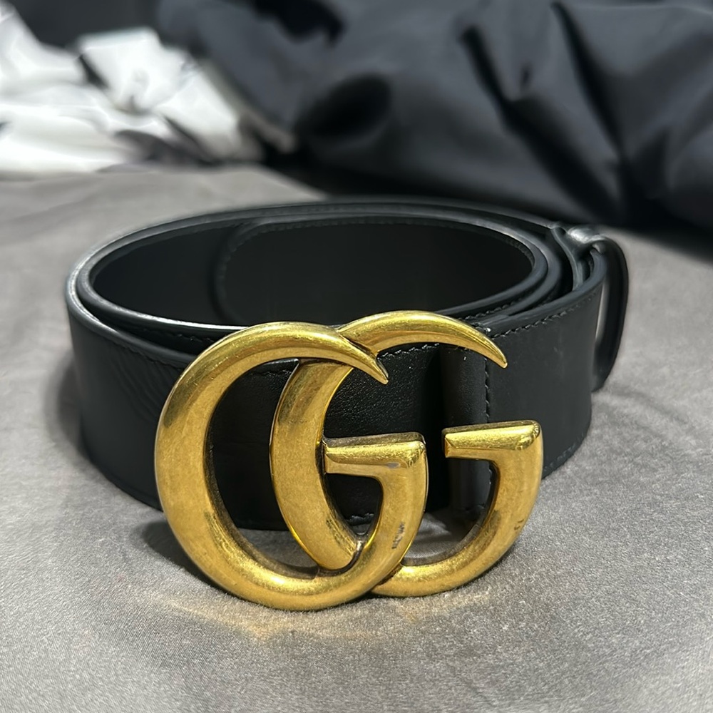 Gucci GG Marmont wide belt
Buckle: 3"W x 2.4"H
1.5" belt width